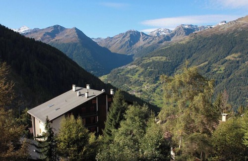 Saint-Luc Apartment | Situé au pied des pistes, à 2 minutes à pied du vieux village et directement en face du funiculaire.