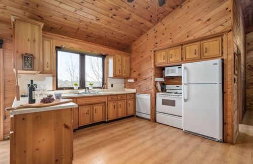 Muskoka Lakes House | Situated on prestigious Lake Joseph with close proximity to all amenities.