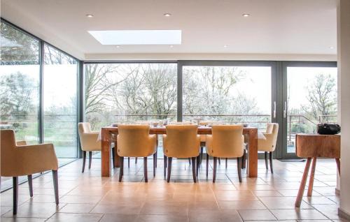 Lo-Reninge House | Six-Bedroom Holiday Home In Lo-Reninge
