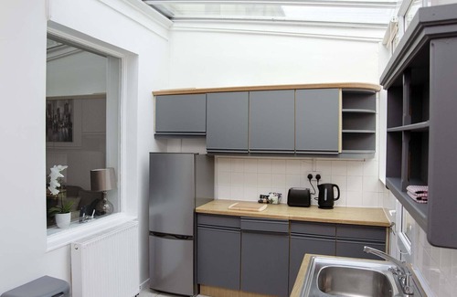 Six Bells House | Six Bells Retreat – A Fresh & Spacious Home in the Heart of the Valleys