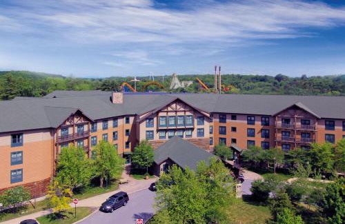 Queensbury Resort | Six Flags Great Escape Lodge & Indoor Waterpark