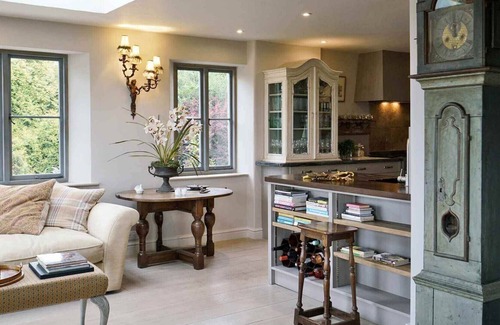 Clapton on the Hill Cottage | SIXPENNY COTTAGE, family friendly, with open fire in Cheltenham