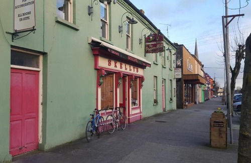 Ballymahon Hotel | Skellys