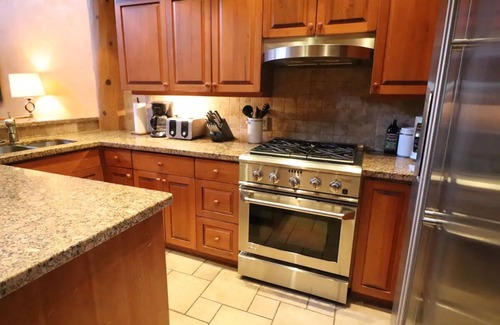 Nordic Estates House | Ski/Bike in/out 4 bdrm, 4 bth home with pool table and media room
