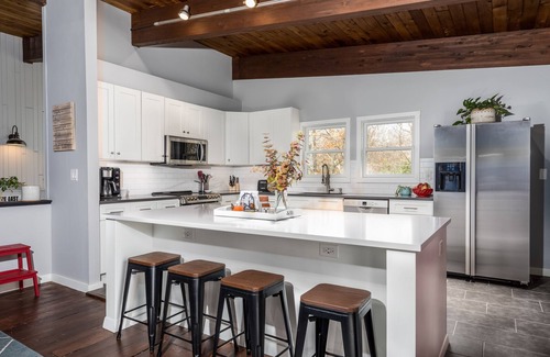 Grantham House | Ski Chalet-Style Home with Hot Tub Spa, Eastman Community