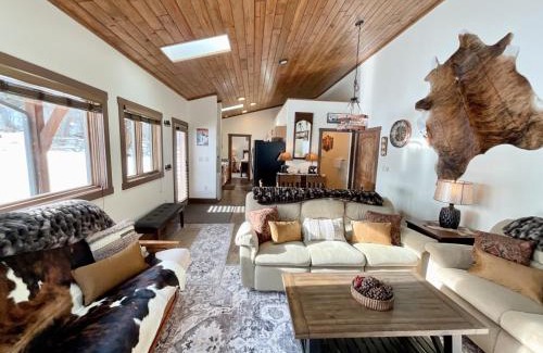 Gallatin Gateway Apartment | Ski Chalet