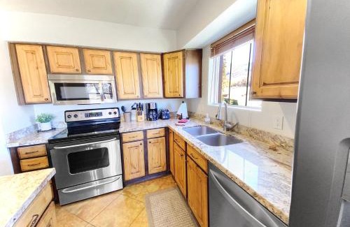 Park City Apartment | Ski Condo 1 mile to Deer Valley Gondola condo