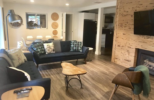 Olympus Cove House | Ski, Hike, Hottub + Ping-Pong & Pool. Fun Open Concept - sleeps 14 - great price