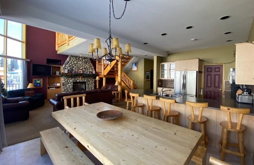 Silver Star Mountain House | Ski-in/out Silver Star home to Nordic trail & 100 m to Alpine Meadows chairlift!