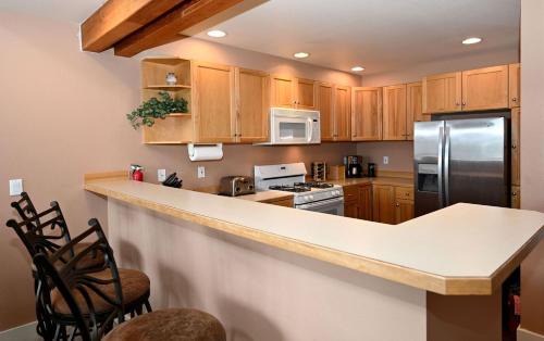 Saddle Ridge House | Ski-In/Ski-Out Luxury Cabin Rental with Incredible Views in Big Sky