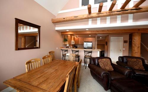 Saddle Ridge House | Ski-In/Ski-Out Luxury Cabin Rental with Incredible Views in Big Sky