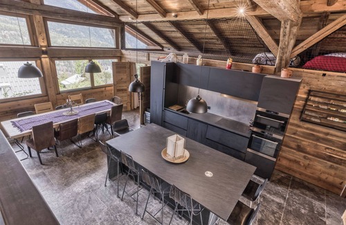 Les Houches Ski Chalet | Ski-in-ski-out 4/5-bedroom chalet loft with jacuzzi in Les Houches, Chamonix