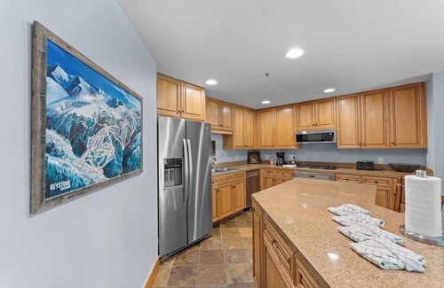 River Run Cottage | Ski-In/Ski-Out 4-Bedroom Condo with Slope Views & Resort Amenities