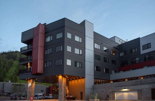 Rossland House | Ski-In/Ski-Out Adventure Stay | Upscale Boutique Vibes | Steps to Red Mountain