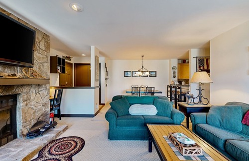 West Dover Condo | Ski-in/ski-out condo w/deck, wood-burning fireplace, wifi, community amenities