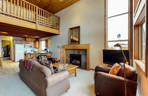 Snow Pine Estates Apartment | Ski-in/ski-out home w/private hot tub, dog-friendly attitude, & beautiful views