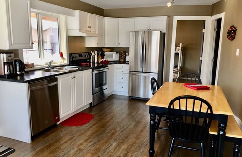 Silver Star Mountain Condo | Ski-in Ski-out, Hot tub, Heated Wax Room, Laundry, Bright