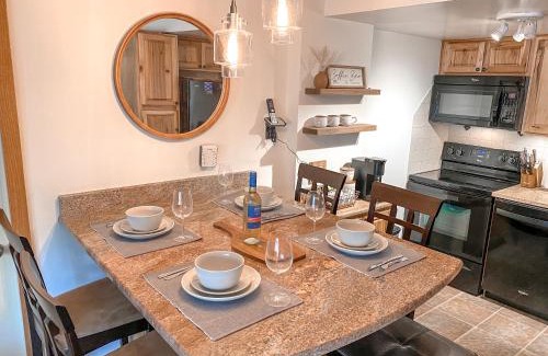Snowshoe Apartment | Ski-In Ski-out Luxury Condo with Hot Tub and pools