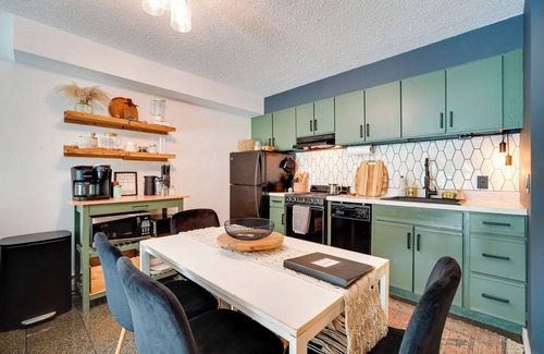 Londonderry Condo | Ski-In/Ski-Out Magic Mountain Condo w/Deck!