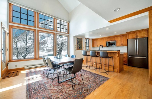 Salt Lake Mountain Resorts House | Ski in/Ski Out to Snowbird in Gorgeous Unit with Hot Tub and Beautiful Views