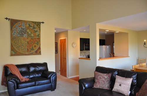 Warren Condo | Ski-In/Ski-Out, Top Floor Sugarbush Condo (Snow Creek)
