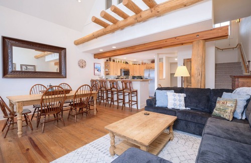Saddle Ridge House | Ski-in/Ski-out w/Private Hot Tub & Pet Friendly in Moonlight - Saddle Ridge - Mountain Vista Chalet