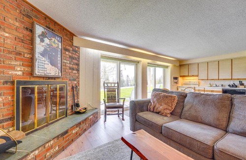 Bromley Mountain Apartment | Ski-inandSki-Out Peru Condo with Fire Pit and Grill!