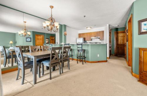 Stratton Mountain House | Ski on Ski Off F Building at Obertal
