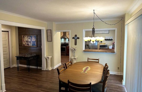 Virginia House | Skiers & Snowmobilers Welcome I Movie screen