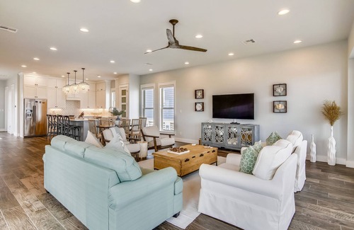 Galveston House | Skin and Bones | 2 Decks + Beachfront!