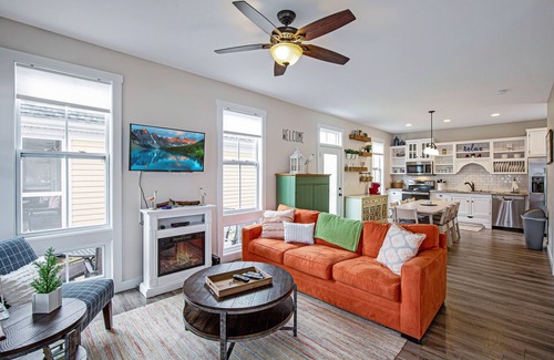 Ottawa House | Skippin` Stones | 2 Bed, 1.5 Bath