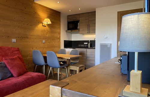 Meribel-Mottaret Apartment | SKIS BY THE FEET- 2 ROOM/CABIN - DONE AGAIN - HIGH SPEED WIFI -CALME AND CLEAR VIEW