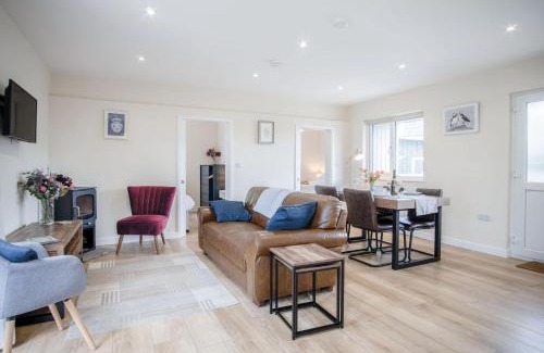 Jameston Apartment | Skomer Lodge - 2 Bedroom Lodge - Manorbier