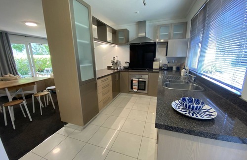 Takapuna Condo | Sky Blue Blomfield Spa! 2 min walk to Takapuna Beach!