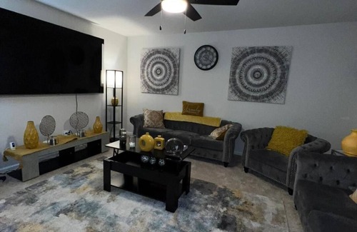 Charlotte House | Sky Blue Home near NASCAR, PNC Pavillion, I -85, 485