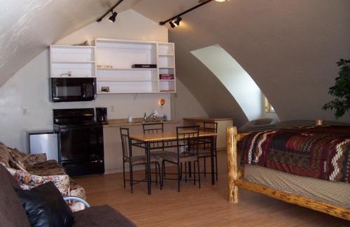 Coram Cabin | Sky Eco - Glacier General Store and Cabins