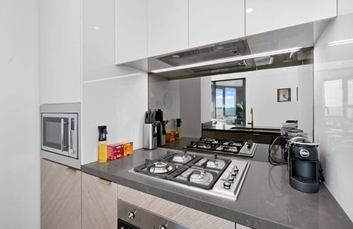 Surfers Paradise Apartment | Sky-High Beach Escape | Pool, Sauna, Ocean Views