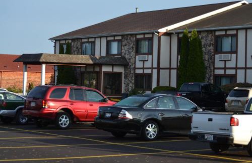 Delavan Hotel | Sky Lodge Inn & Suites - Delavan