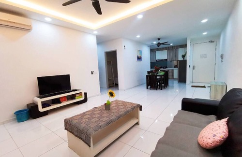 Bukit Indah Apartment | Sky Loft 6pax (WIFI) 13 @ JB City Homestay