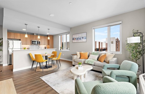 West New York Apartment | Skyline Of City View + King Bed +Parking