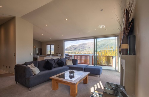 Wanaka Cottage | Skyline Outlook - Wanaka Home