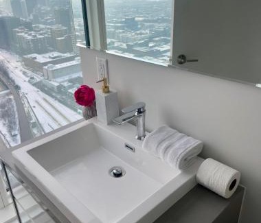 Downtown Montreal Apartment | Skyline Penthouse & Condo - Downtown Montreal - Pool Spa Parking