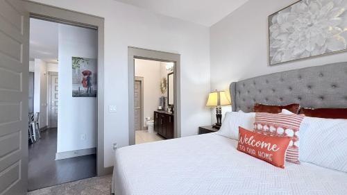 East Downtown Houston Apartment | Skyline Stay