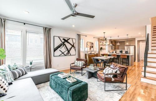 East Nashville House | Skyline View With Rooftop Deck
