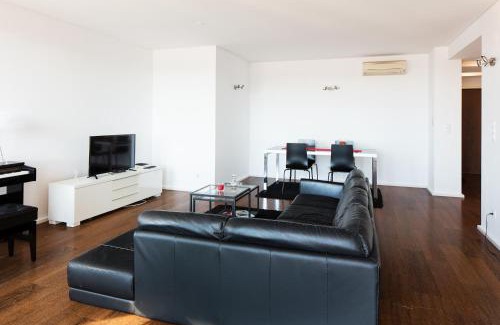 Cidade Universitaria Apartment | Skyscraper Riverview Lisbon with Indoor Pool