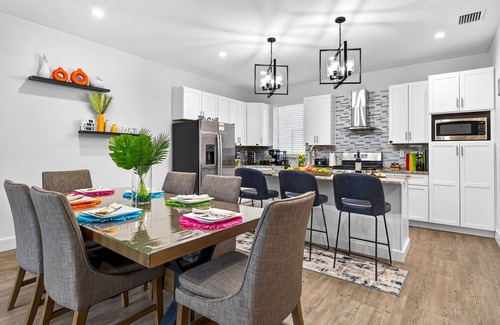 Largo Apartment | Skyview Escape | Rooftop Townhouse Near Clearwater