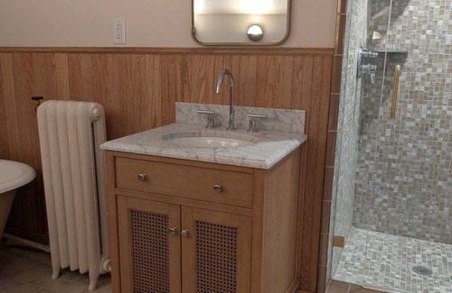 City Park Apartment | SkyView Loft in Healing Center, City Park West, with WiFi, Bathtub & Balcony