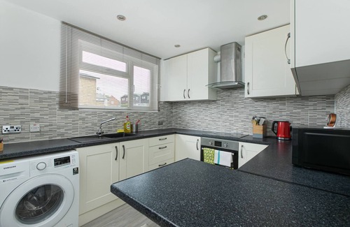 Hatfield Apartment | Skyvillion - 2bed House W grdn&parking In Hatfield