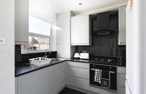 Turkey Street Apartment | Skyvillion - Enfield 4bed House W garden & Parking