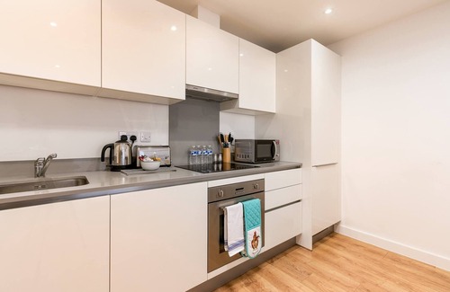 Grange Apartment | Skyvillion - Tower Point Enfield 2bed Wbalcony